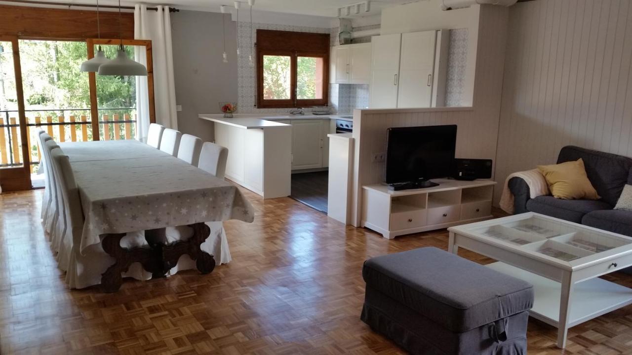 Amplio Apartamento Con Piscina En Льивия Экстерьер фото