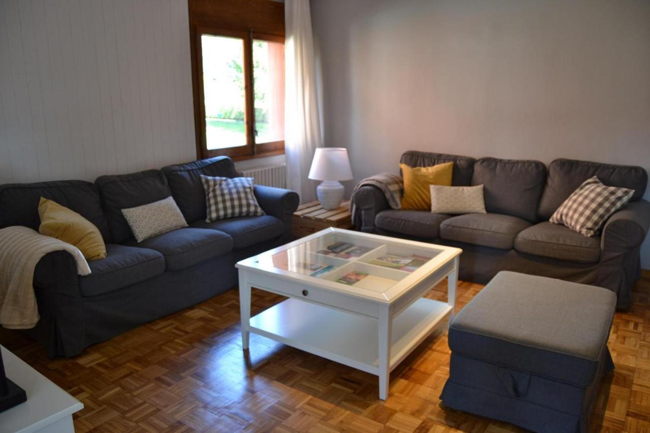 Amplio Apartamento Con Piscina En Льивия Экстерьер фото