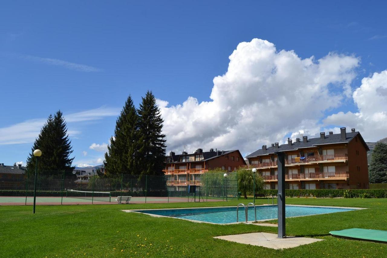 Amplio Apartamento Con Piscina En Льивия Экстерьер фото