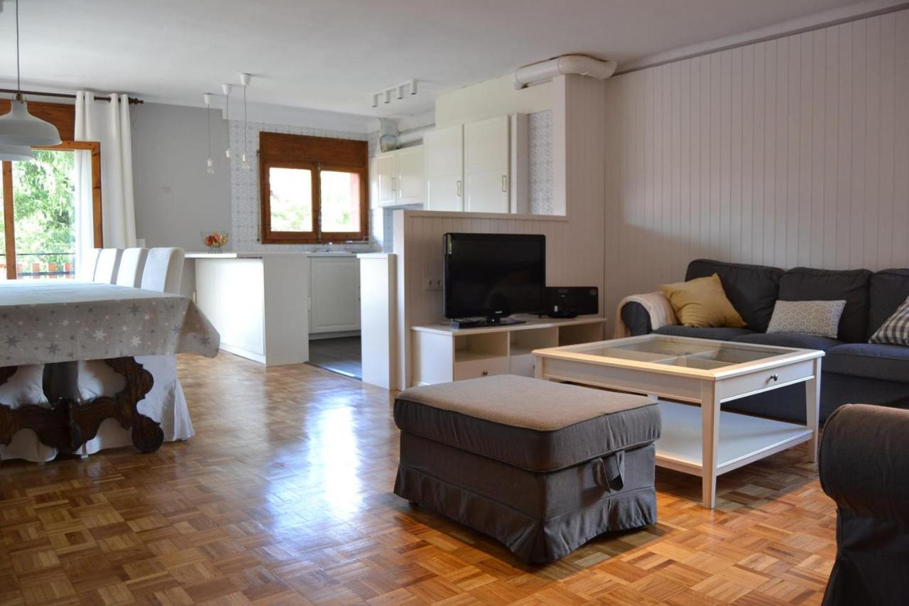 Amplio Apartamento Con Piscina En Льивия Экстерьер фото