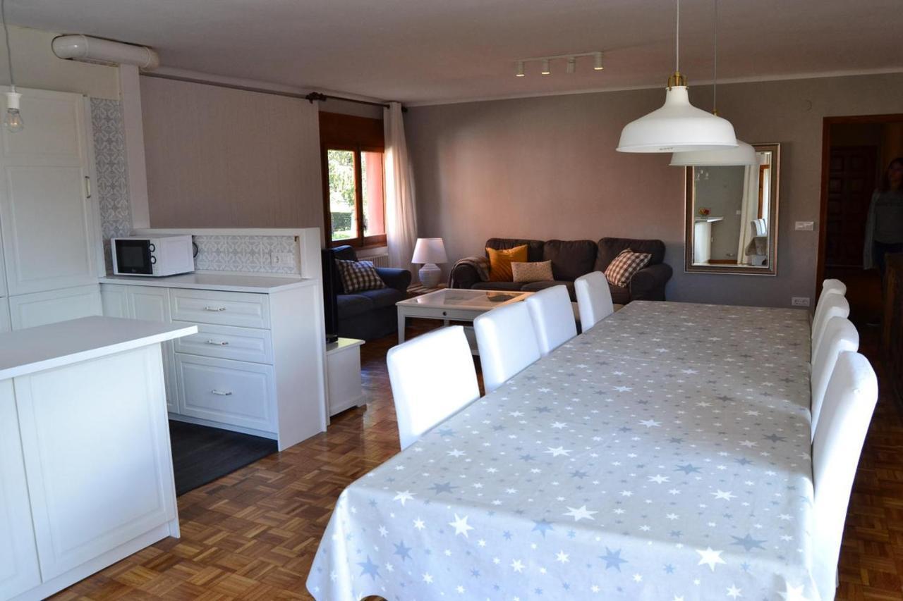 Amplio Apartamento Con Piscina En Льивия Экстерьер фото