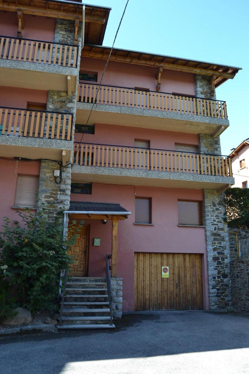 Amplio Apartamento Con Piscina En Льивия Экстерьер фото